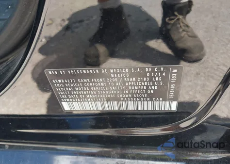 2014 Volkswagen Jetta 1.8T Se z USA, uszkodzony, nr VIN 3VWD07AJ7EM411429